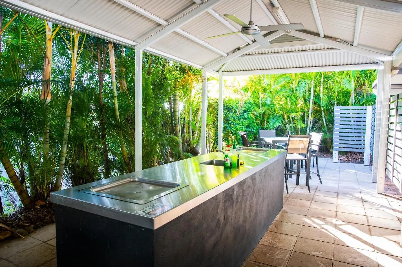 2 Bedroom Renovated Townhouse, Walk To Noosa River Noosaville 0*,  Australia