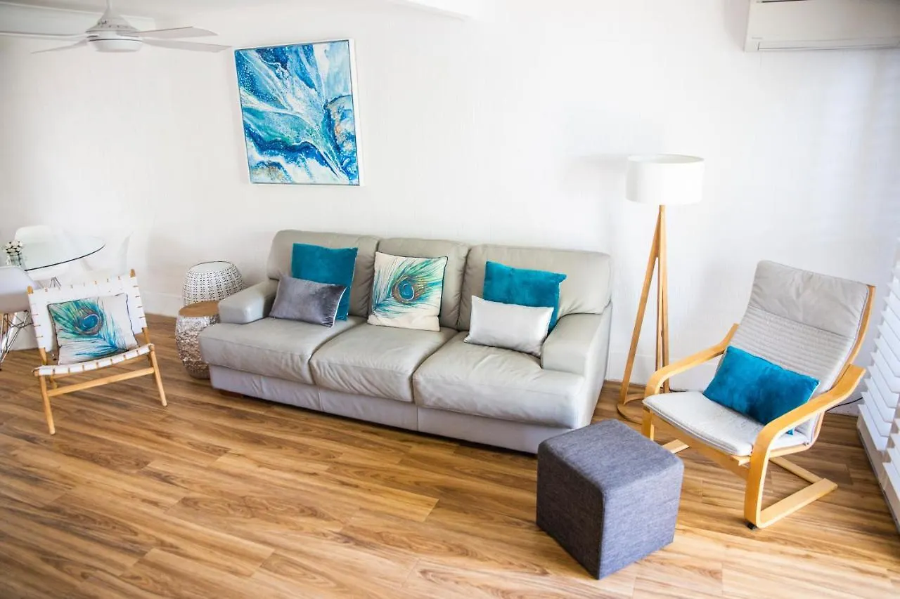 2 Bedroom Renovated Townhouse, Walk To Noosa River Noosaville Apartment