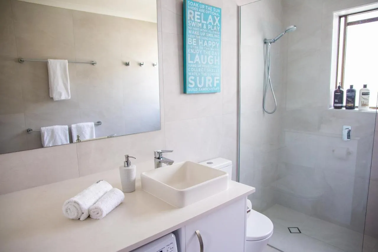 2 Bedroom Renovated Townhouse, Walk To Noosa River Noosaville Apartment